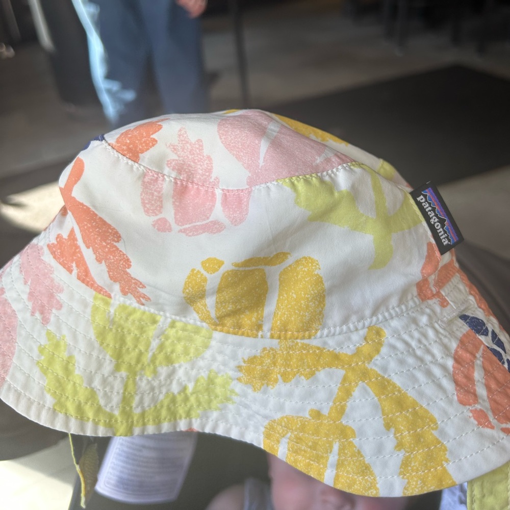 Patagonia Infants' Reversible Sun Bucket Hat - 0-3 mos. - good condition